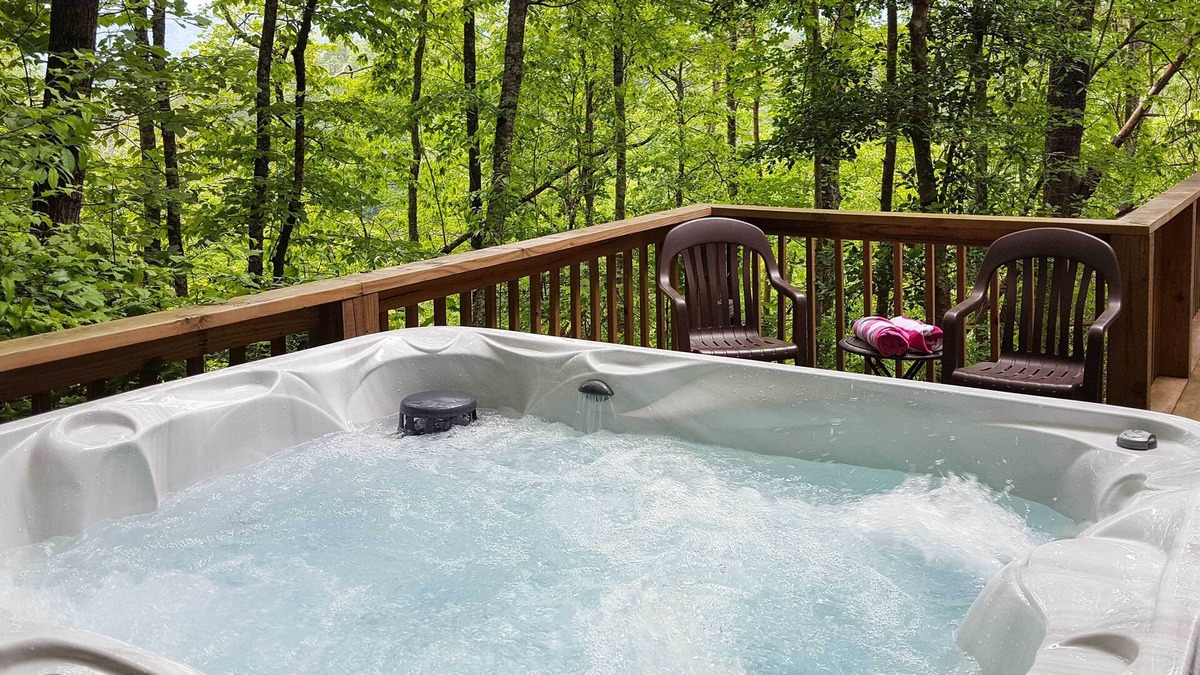 Whittier Cabin | 'Nature's Retreat' w/Hot Tub: 7 Mi to Bryson City
