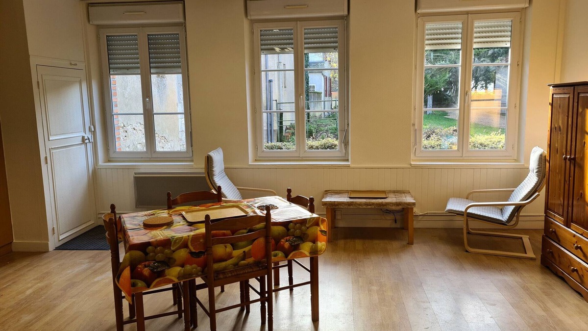 Bucy-Saint-Liphard Cottage | Nature stay near Orleans with animals and pond