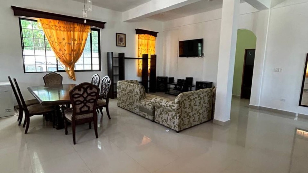 Corozal House | Nature view in a quiet urban neighborhood 1-bedroom house with WiFi and AC