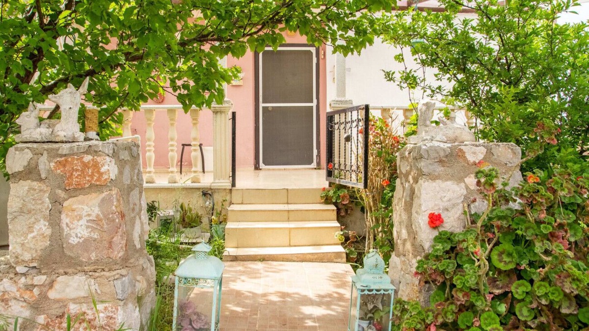 Cesme Villa | Nature View Vacation House w Garden in Cesme