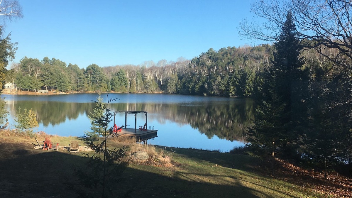 Faraday Cabin | Nature’s Quiet Call – A Peaceful Lakeside Retreat Near Bancroft.