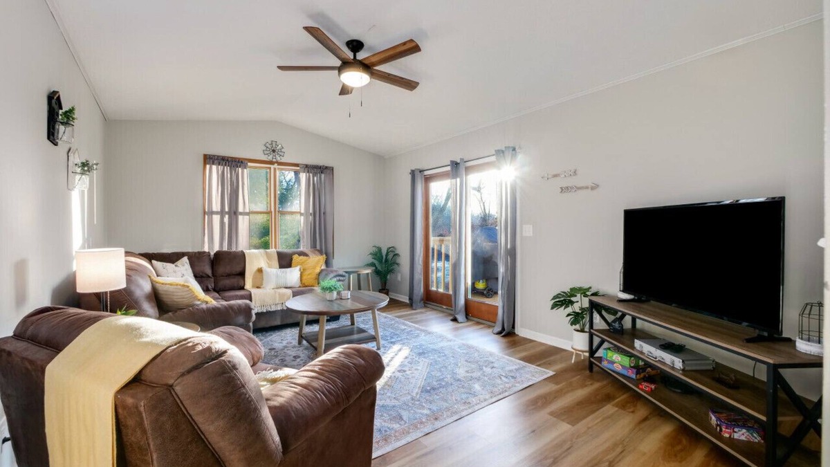 Canal Fulton Apartment | Natures Retreat! Renovated with Quiet Pond Views!