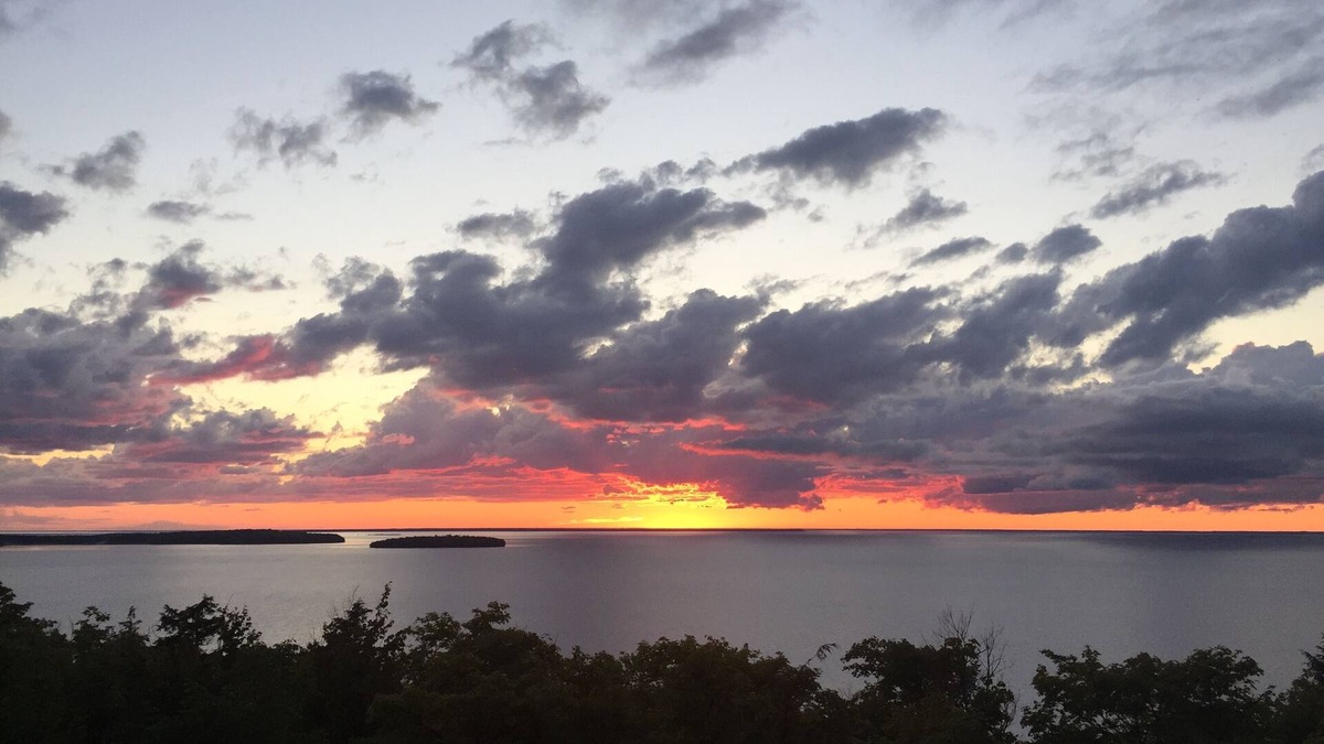 Ephraim House | Natures Window Stunning Bluff View of Green Bay