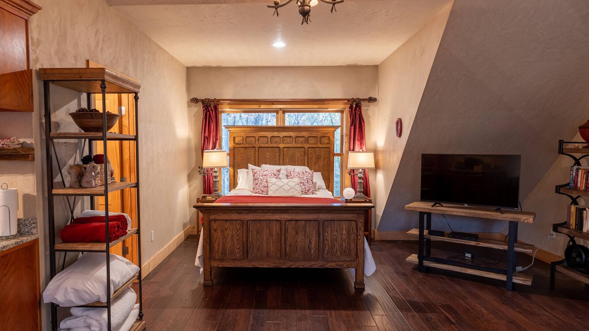 Cedar Hill House | Natureview Hideaway Deluxe Apt in Cashiers
