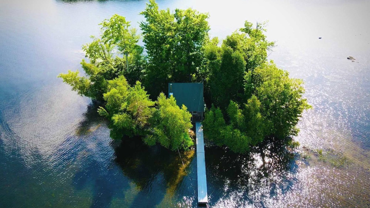 Monmouth Cabin | Naughty Dog Private Island Log Cabin