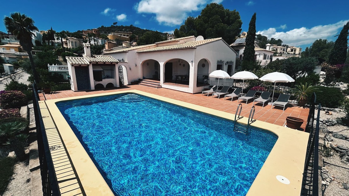 Adsubia Villa | nAuthentic villa with stunning mountain views