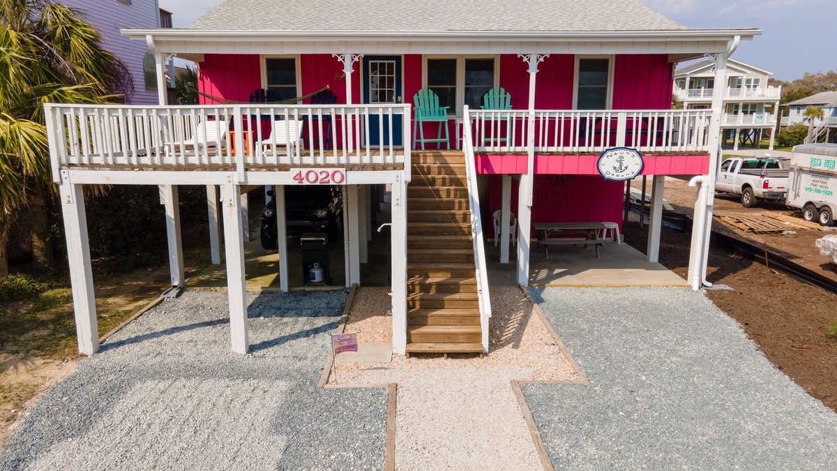 Long Beach House | Nauti Dreamz – 4BR Family Beach Retreat, Steps from Oak Island Shore!