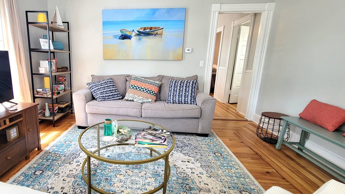 Bristol Apartment | Nautical Nook | Serene 3BR Apt Downtown by Harbor