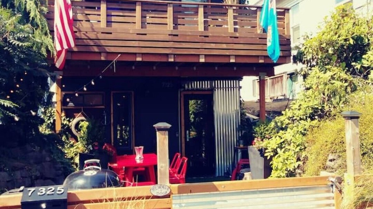 Whittier Heights Apartment | Nautical Theme, Clean, Romantic, Fire Pit, 420 & small pet friendly,near dining