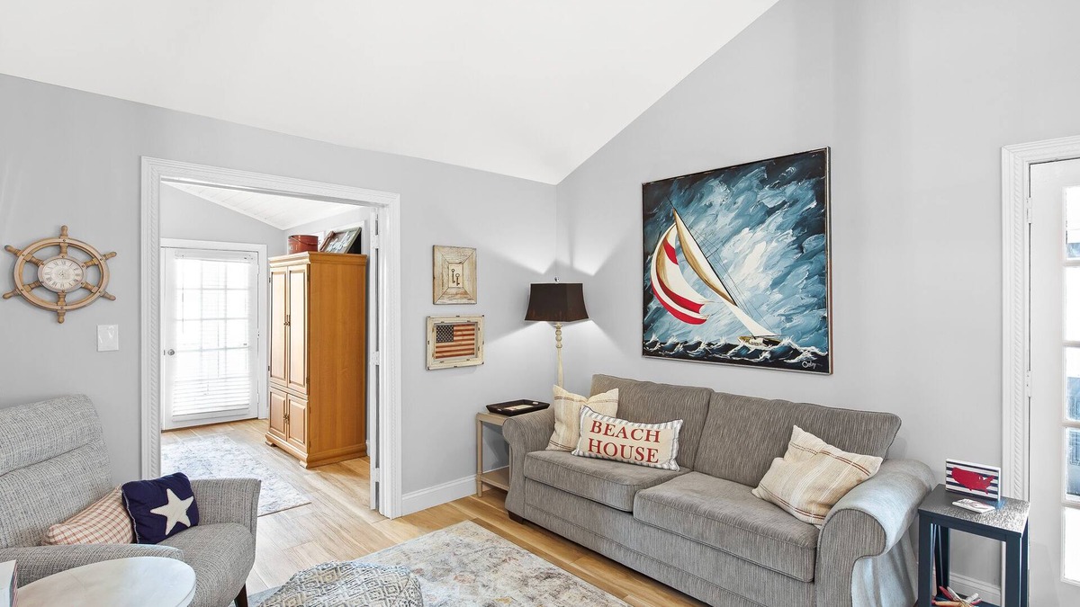 Laguna Beach Estates House | Nautical Updated Cottage Sleeps 4, Steps away from the Beach!
