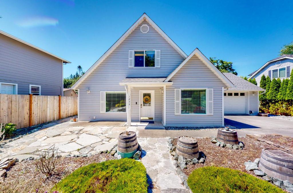 Coupeville House | Nautical View Getaway