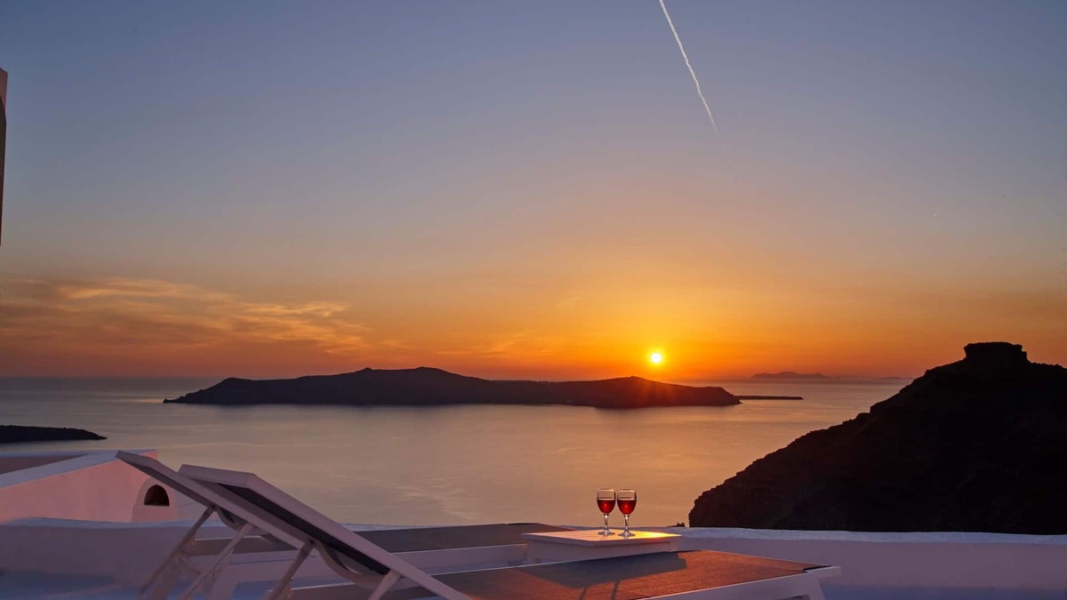 Firostefani Villa | Nautilus,3 bedroom character villa with outdoors jacuzzi and fantastic sea views