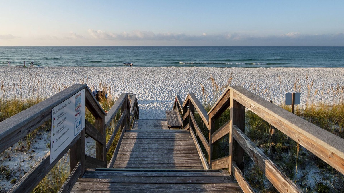 Navarre Beach Condo | Navarre Manor: Steps from the beach!