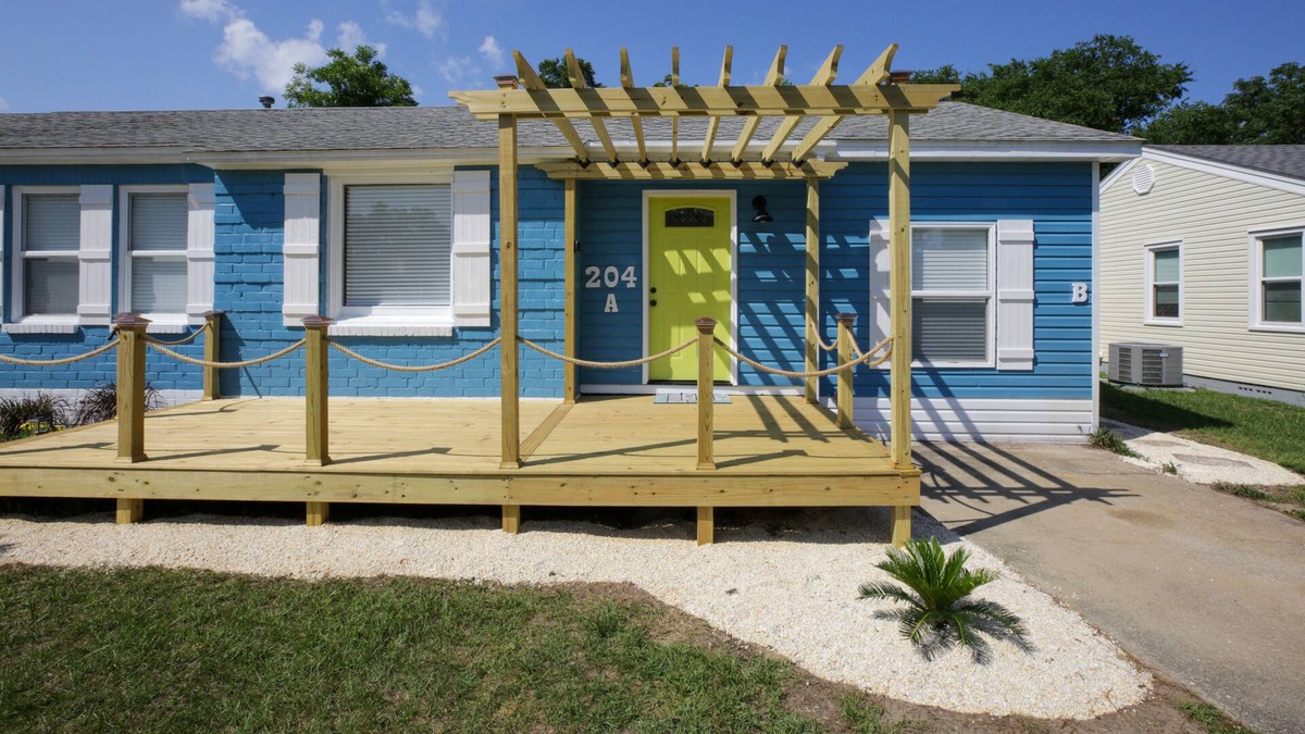 Navy Point House | Navy Point Retreat: Pensacola Modern Oasis