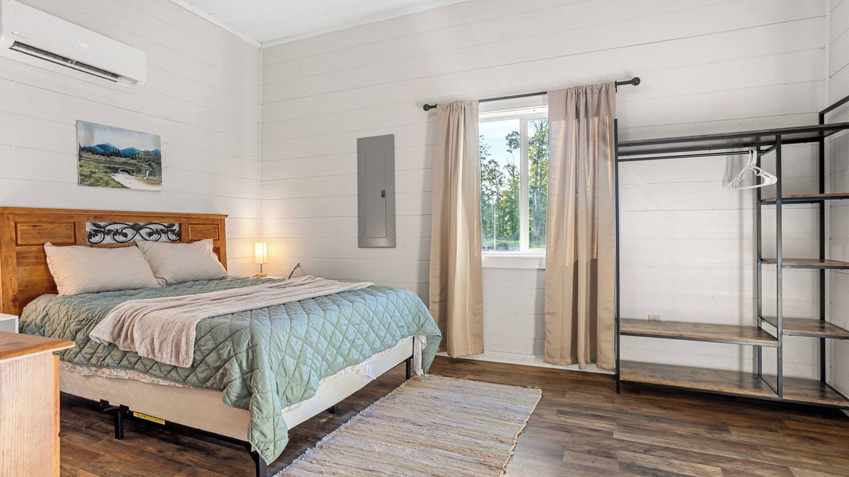 Damascus Apartment | nCharming Guest Home in Damascus - White Oak Lane