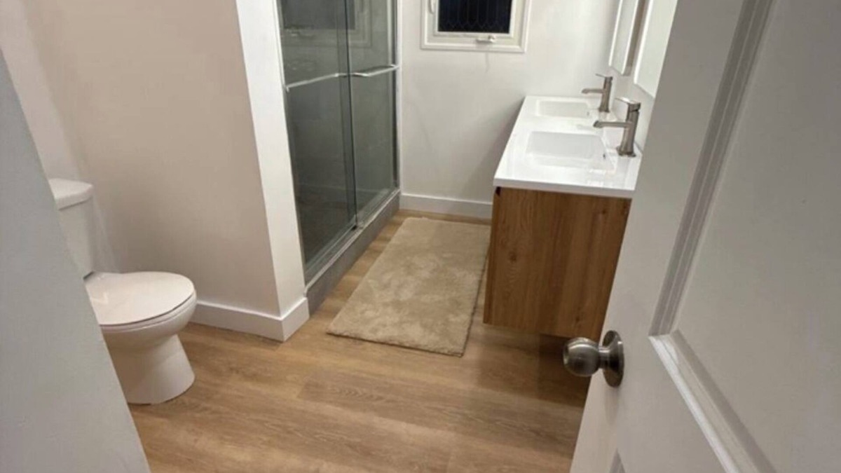 Ottawa Division House | nClean renovated room Just 5 minutes away from Ottawa airport.