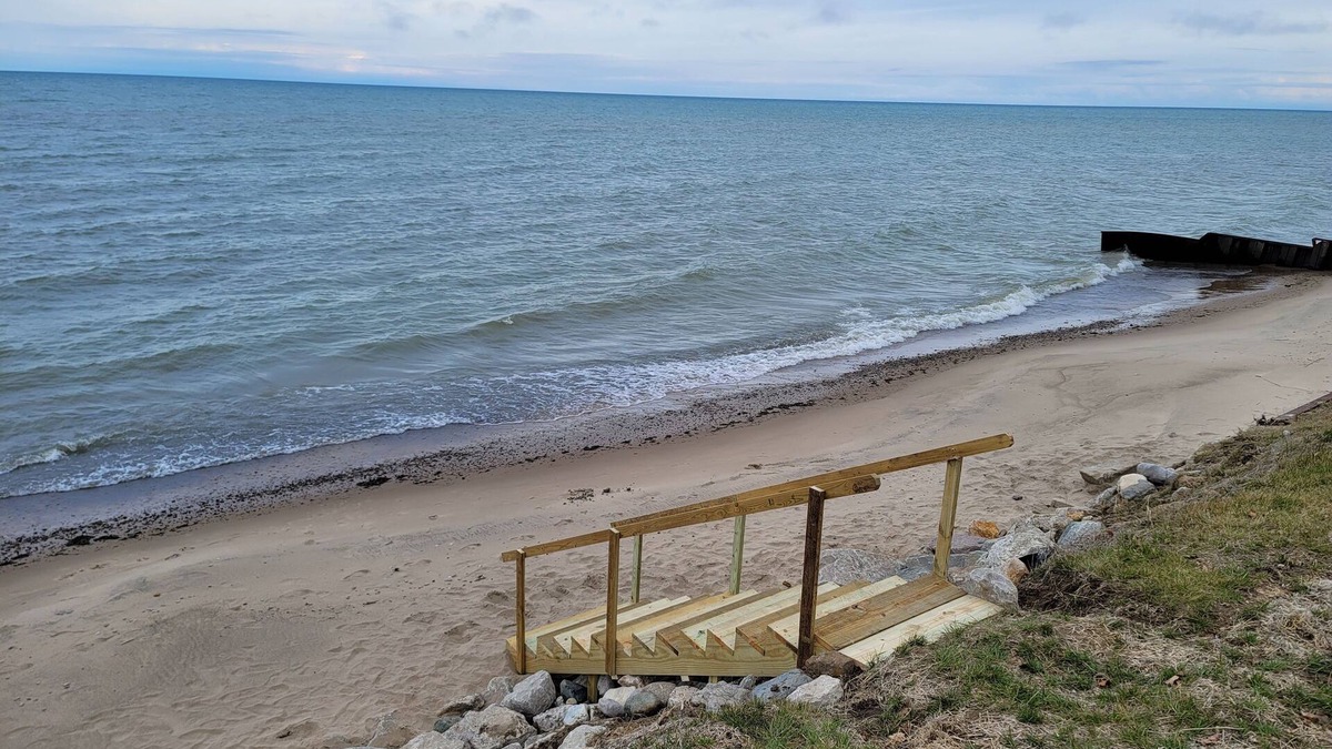 Jeddo Cottage | nCozy Lake Huron cottage, With internet, summer months beach access. n