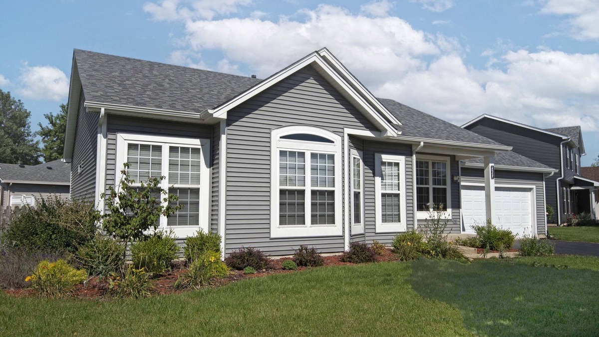 Oswego House | nCozy ranch with 4 bedrooms