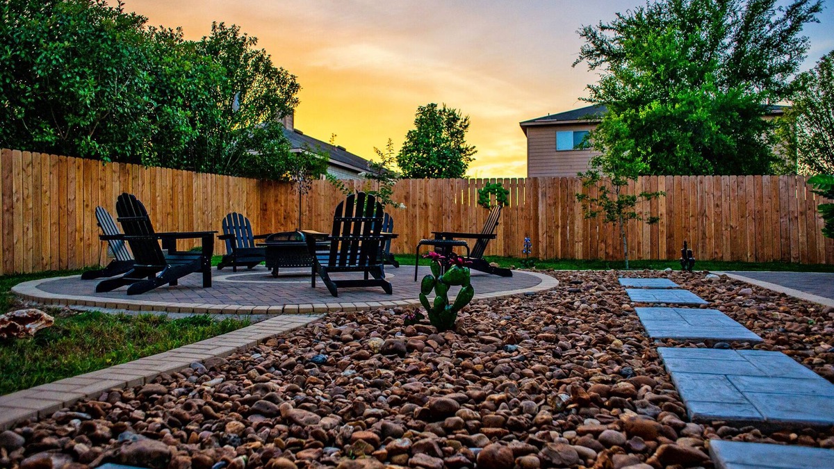 Cibolo House | NE SA Retreat | Fire Pit Patio Family Fun