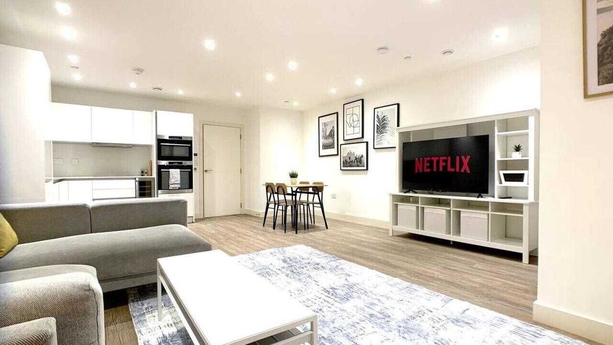 Peninsula Apartment | Near 02 Arena | Resident Gym | ModernApt w/Terrace