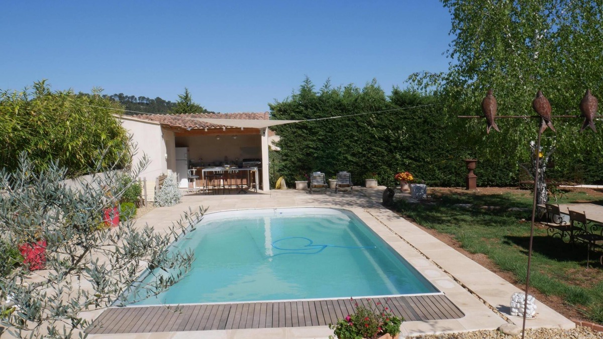 Fuveau Villa | Near Aix en Pce Comfortable air-conditioned villa with private heated pool.