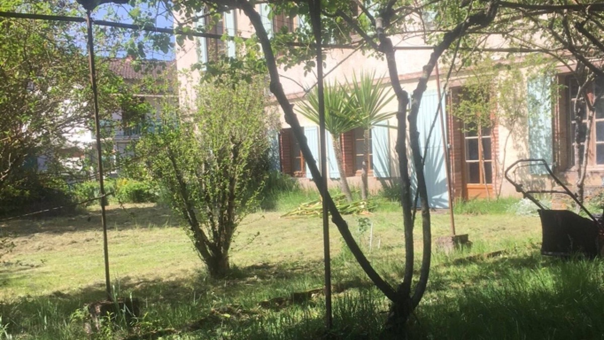 Arthes House | Near Albi House of character late eighteenth with courtyard and garden in courtyard village of 150m2 and garden of 90