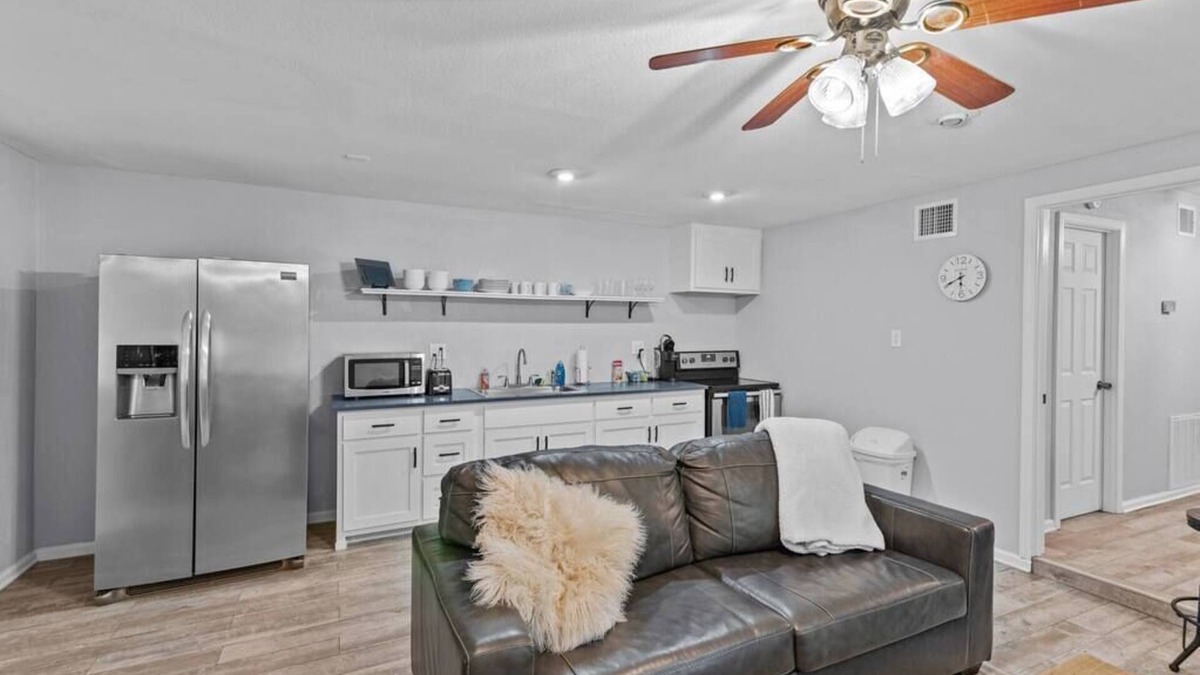 Broadmoor House | Near all Hospitals! BAFB Restaurants and Shopping