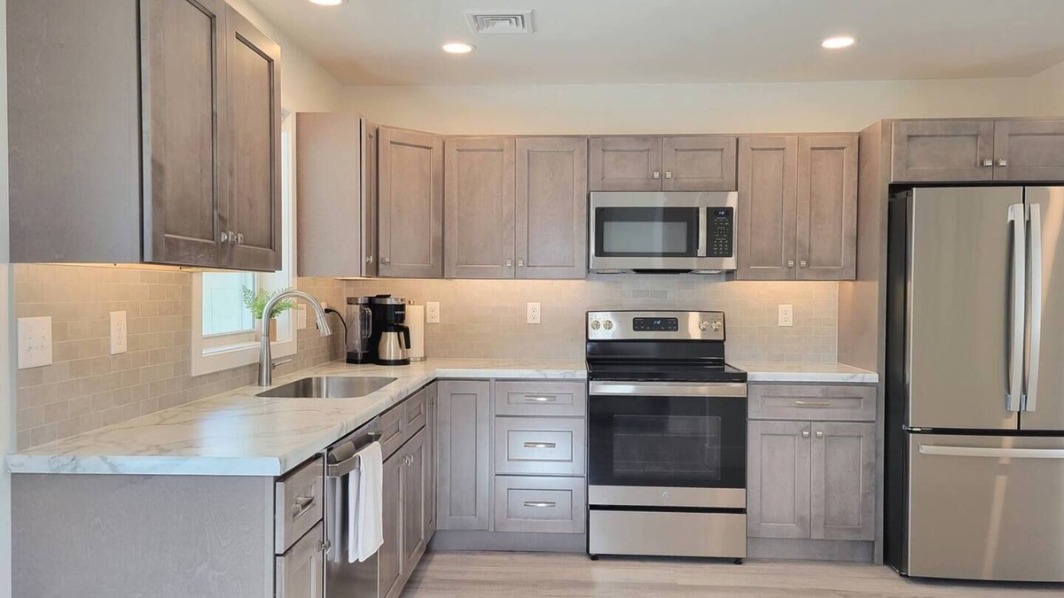 Lebanon House | Near Annville, Cornwall, Hershey, Lititz. Completely renovated. 30 day minimumnn