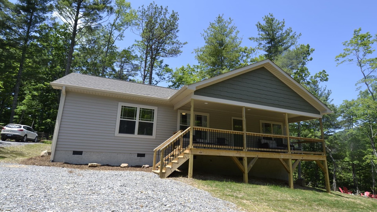 Fairview House | Near Asheville*Hot Tub* New Home*Mountain Views*family friendly*Fire pit