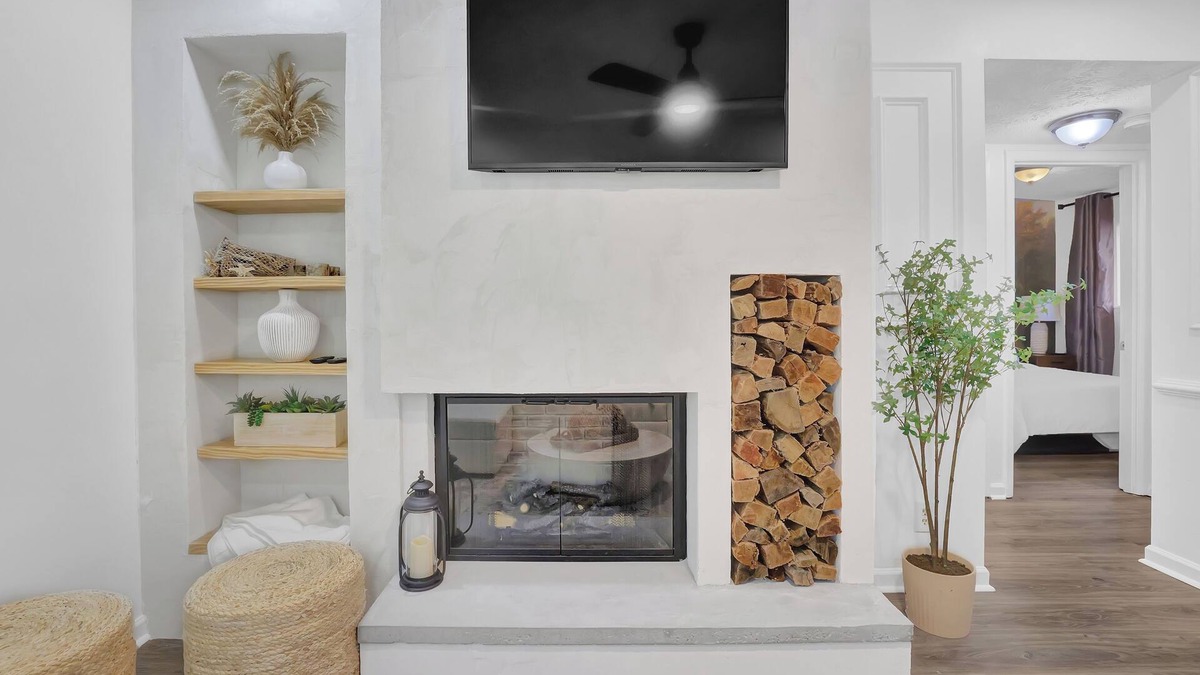 Lindridge-Martin Manor Apartment | Near Atlanta Downtown and attractions, WiFi, free parking, Business Ready