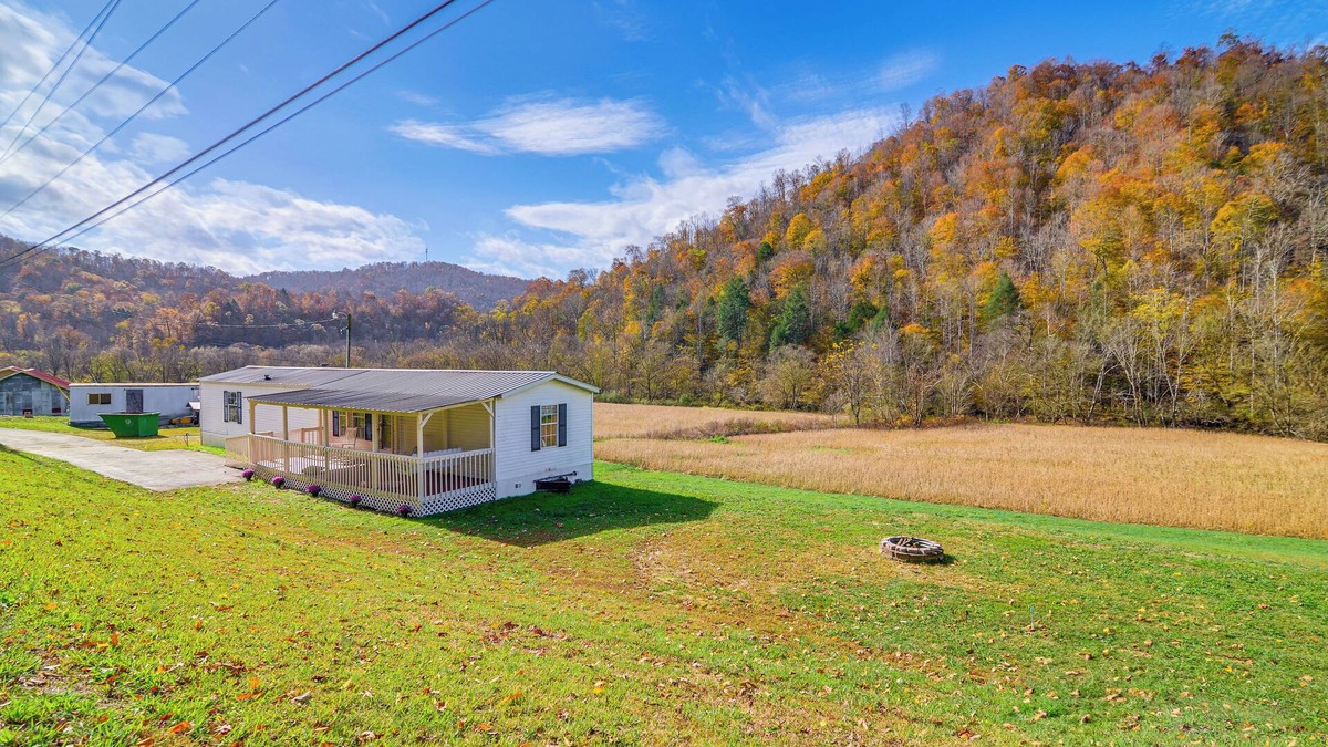 Eriline House | Near ATV & Hiking Trails: Home w/Deck in Oneida!