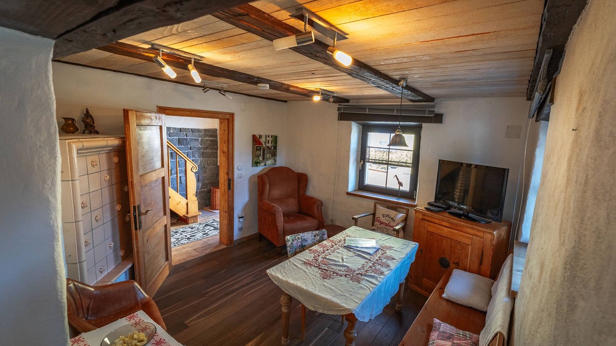 Bobingen Apartment | Near Augsburg, 2 bedrooms on the upper floor, large garden, large balcony. Bathroom