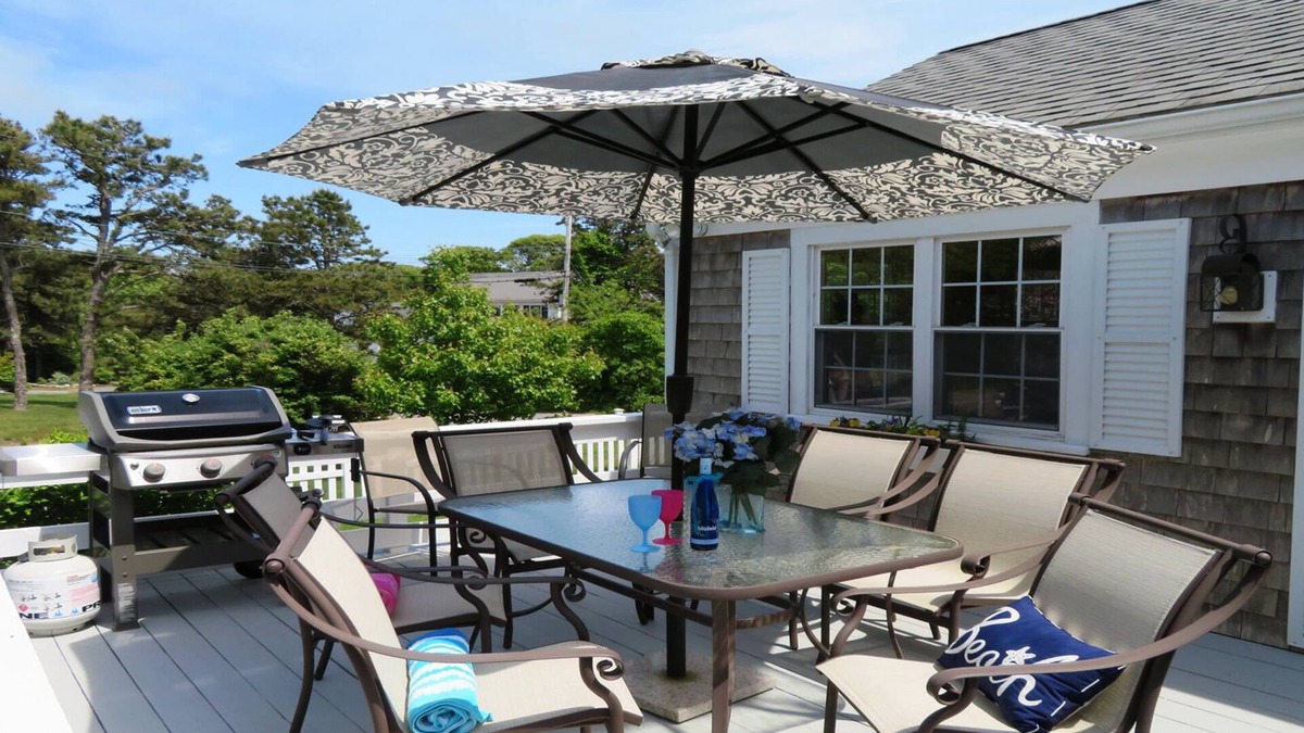 West Chatham House | Near Beach, AC, WiFi, Pet friendly, fenced yard