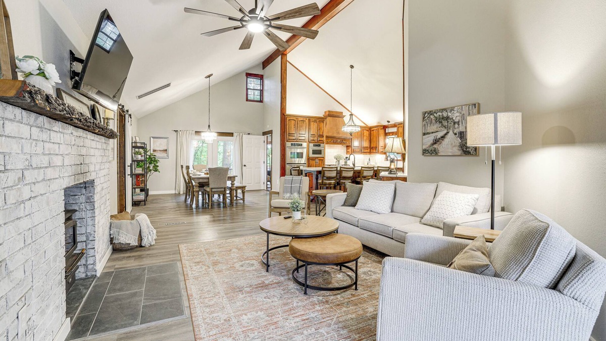 Pineville House | Near Bella Vista Trails & Elk River: Family Home!