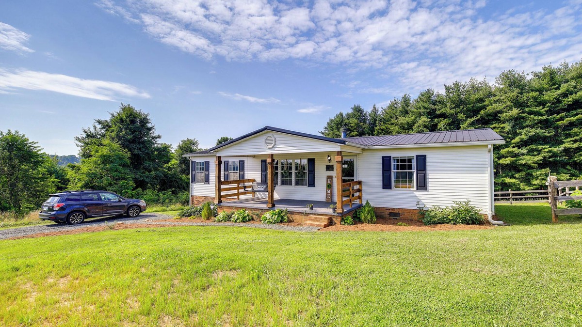 Ennice House | Near Blue Ridge Parkway: Ennice Home w/Fire Pit