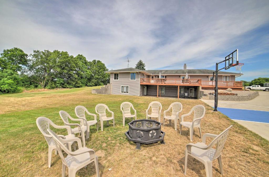 Grass Lake House | Near Boat Launch Pet-Friendly Grass Lake Getaway