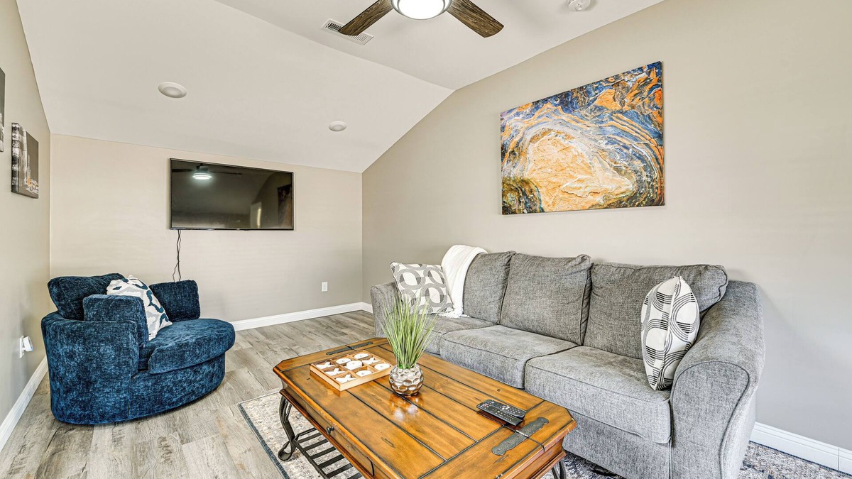Lebanon House | Near Bourbon Trail: Quiet Home w/Deck