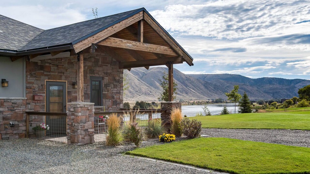 Toston House | Near Bozeman~Modern Rustic Retreat~Private Guest House ~Missouri River