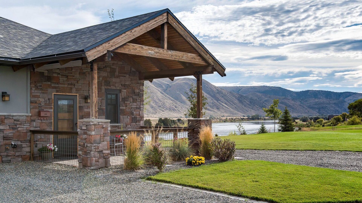 Broadwater County House | Near Bozeman~Modern Rustic Retreat~Private Guest House~On the Missouri River