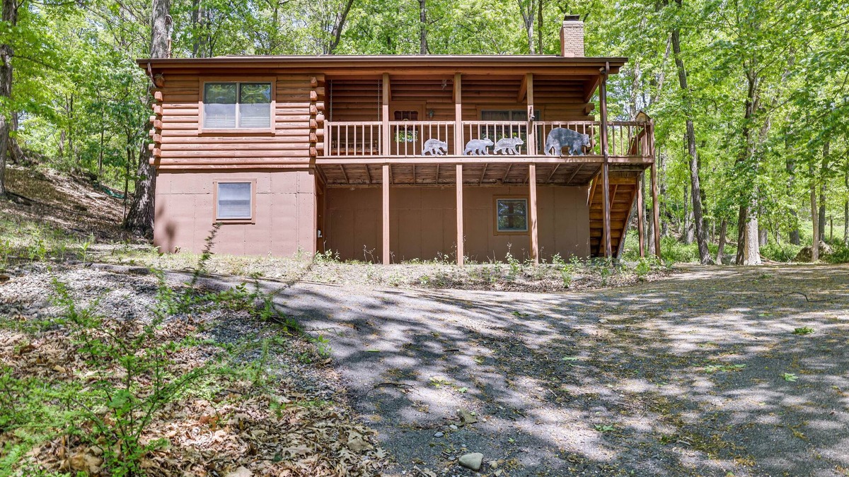 Bushkill Cabin | Near Bushkill Falls: Pocono Mountains Cabin!