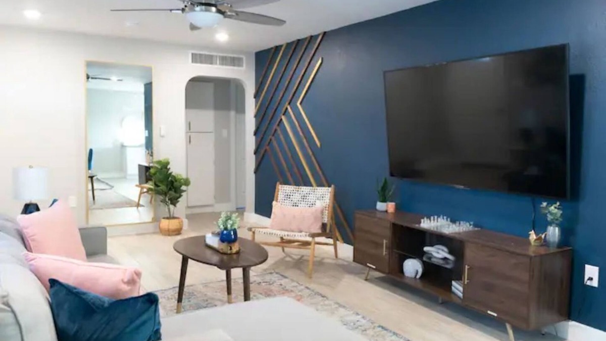 Phoenix House | Near Camelback, 7 mins from Airport, Sleeps 11