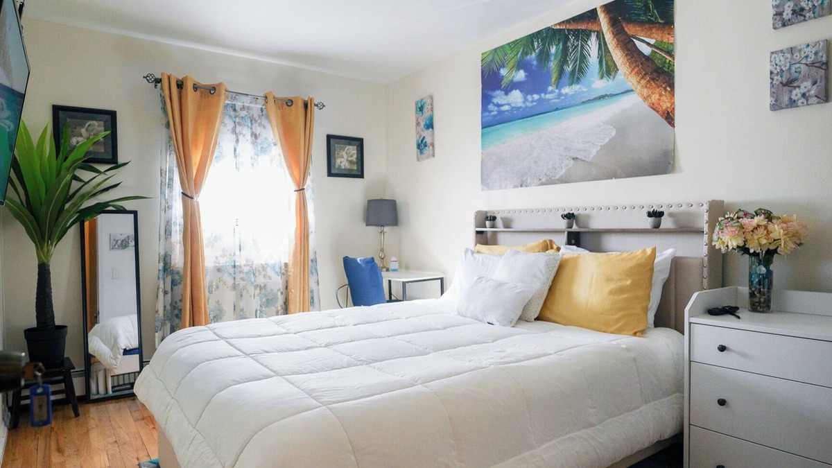 Canarsie House | Near Canarsie Park & Pier, 25 min from JFK airport