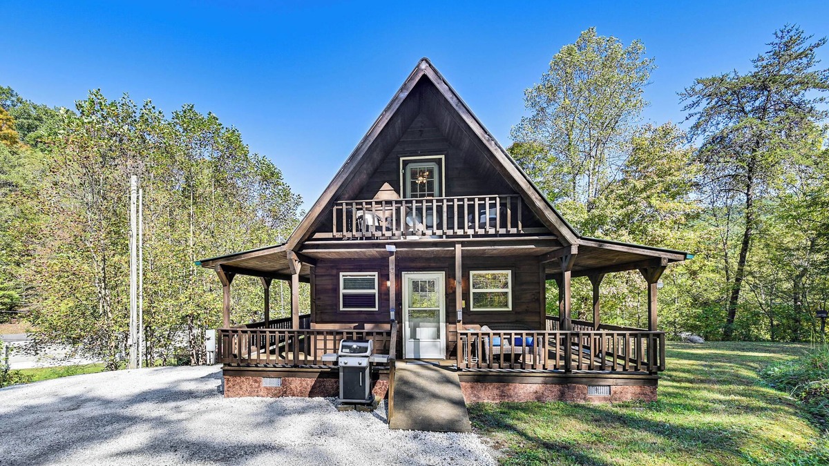 Clearfield Cabin | Near Cave Run Lake: Cabin w/Porch & Yard!