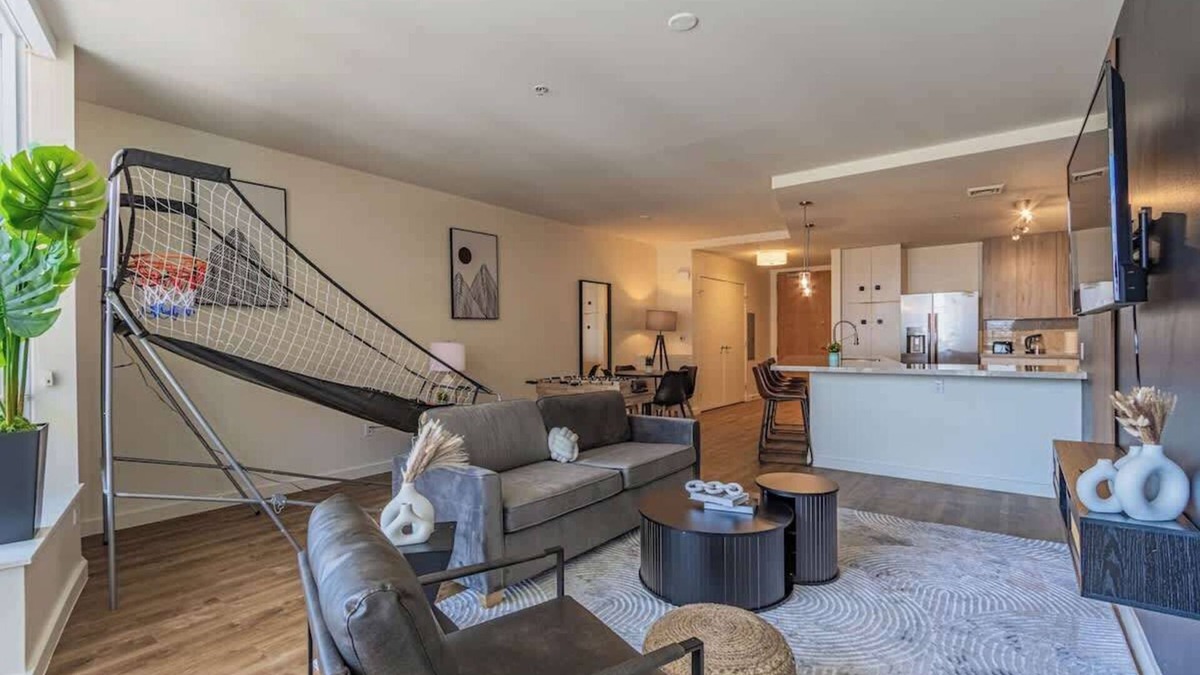 Downtown Phoenix Apartment | Near Chase Field | Balcony,Pool,Gym,Parking,W/D