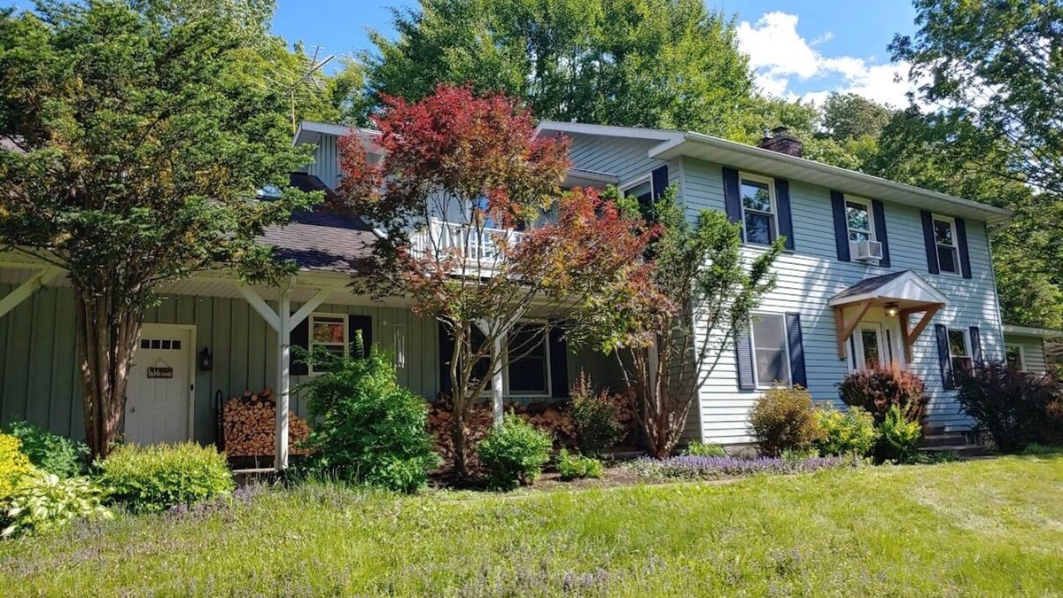 Hamilton House | Near Colgate and Seven Oaks Golf, Accommodates 8 Guests