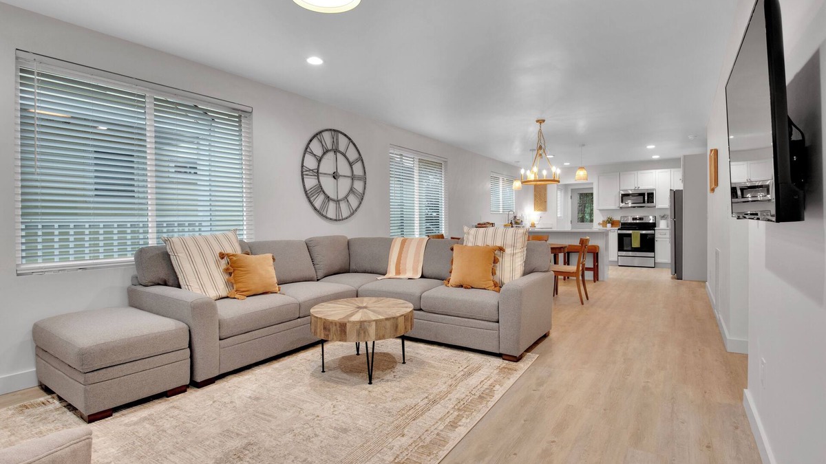Sans Souci House | Near Downtown 3 Bedroom Home with King beds+ Parking+Deck