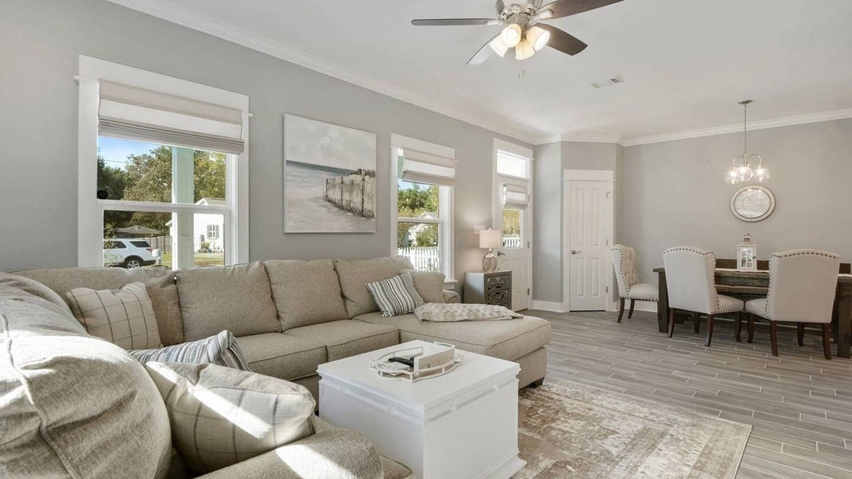 Gulfport House | Near Downtown & Beach/Luxury Linens/Chic Beach Cottage Retreat 5 Star Stay