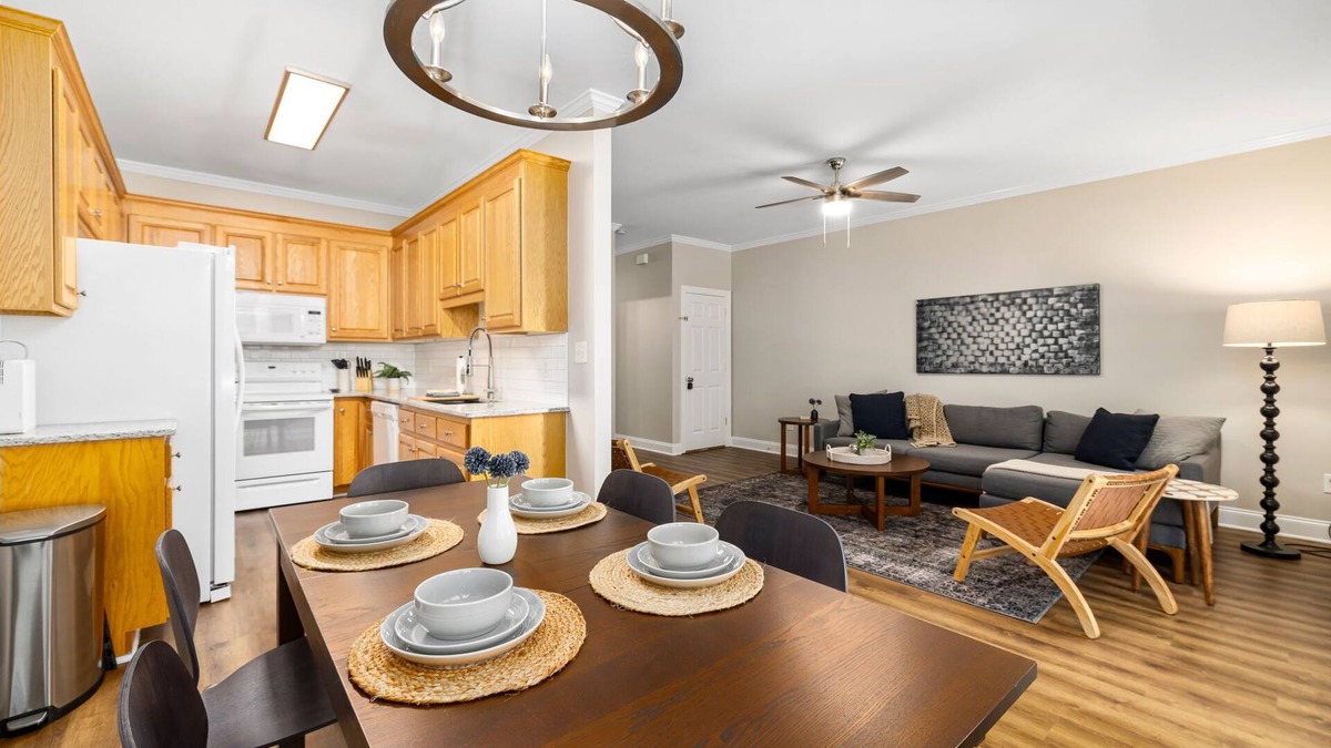 Cary House | Near downtown Cary & RDU. Easy access to Raleigh, Durham and local venues.
