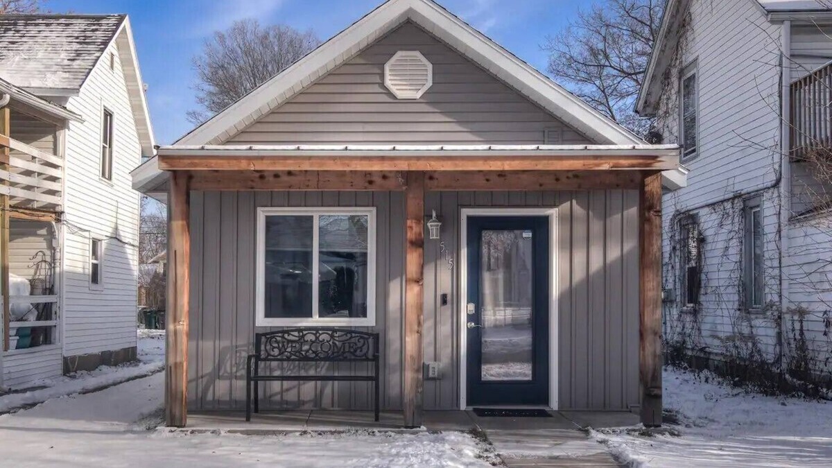 Eau Claire House | Near Downtown*Garage*Parking*Modern