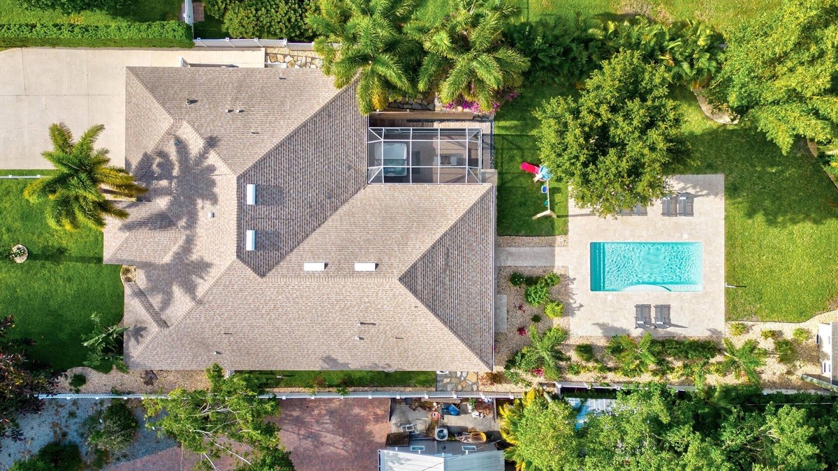 River District House | Near downtown! Saltwater Pool! HOT TUB! Games!